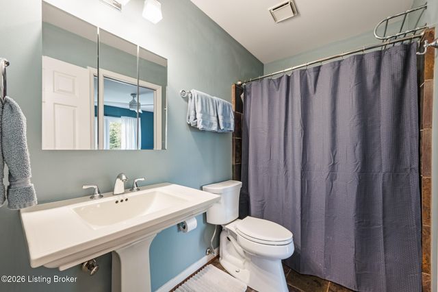 6000 Windsong Ct, Louisville, KY 40207