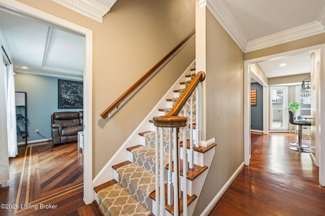 6000 Windsong Ct, Louisville, KY 40207