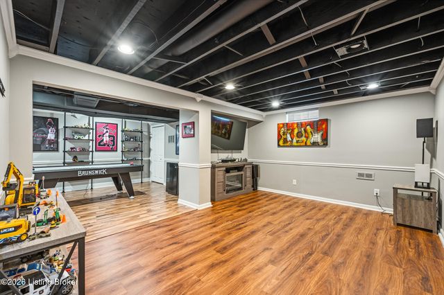 6000 Windsong Ct, Louisville, KY 40207