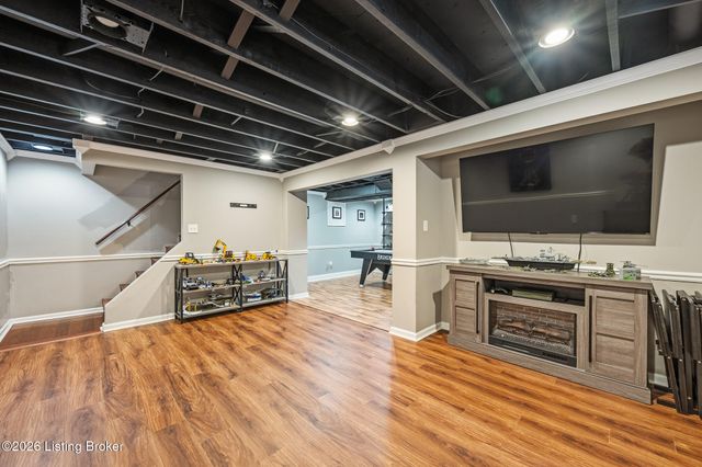 6000 Windsong Ct, Louisville, KY 40207