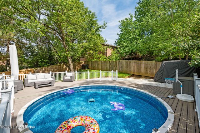 6000 Windsong Ct, Louisville, KY 40207