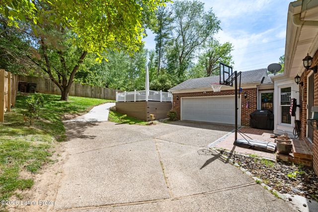 6000 Windsong Ct, Louisville, KY 40207