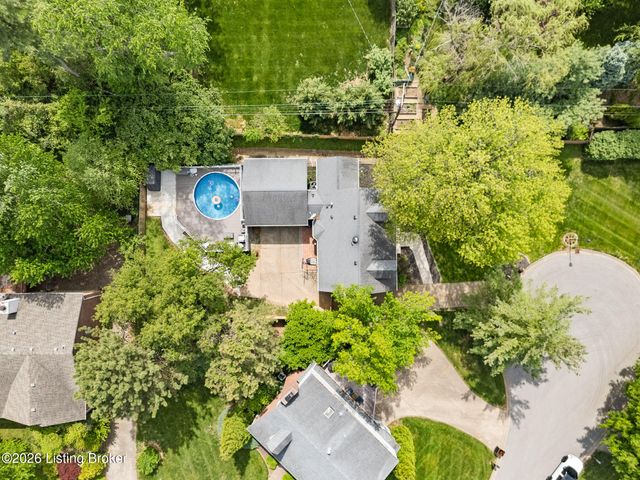6000 Windsong Ct, Louisville, KY 40207