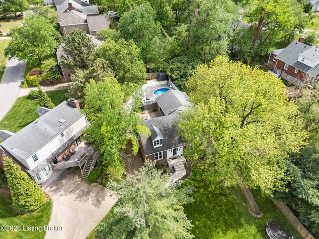 6000 Windsong Ct, Louisville, KY 40207