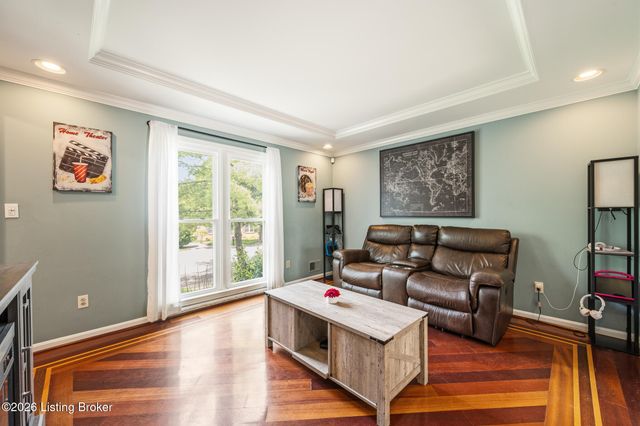 6000 Windsong Ct, Louisville, KY 40207