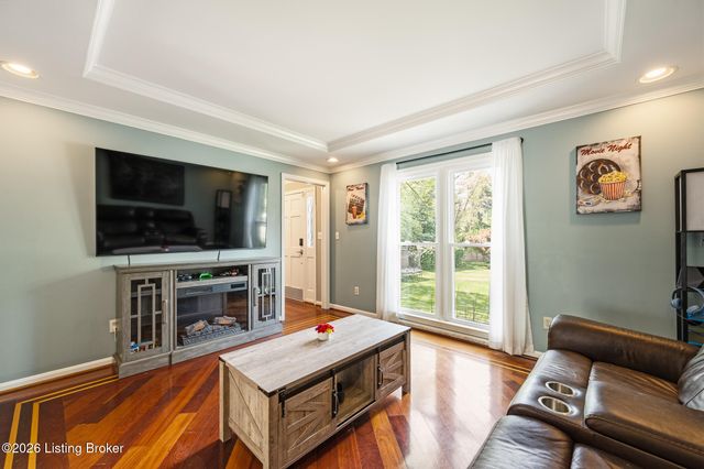 6000 Windsong Ct, Louisville, KY 40207