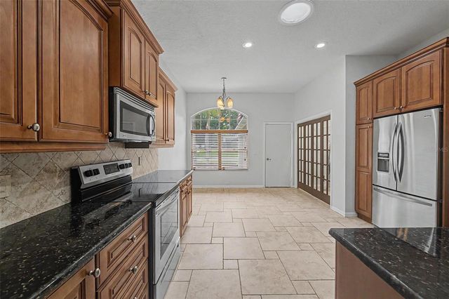 4021 LITHIA RIDGE BOULEVARD, Valrico, FL 33596