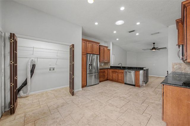 4021 LITHIA RIDGE BOULEVARD, Valrico, FL 33596