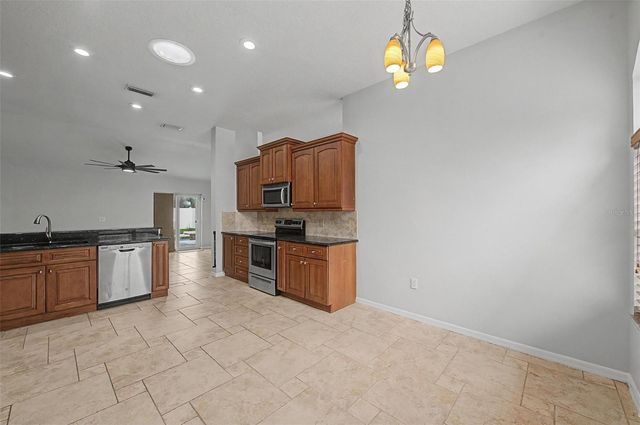 4021 LITHIA RIDGE BOULEVARD, Valrico, FL 33596