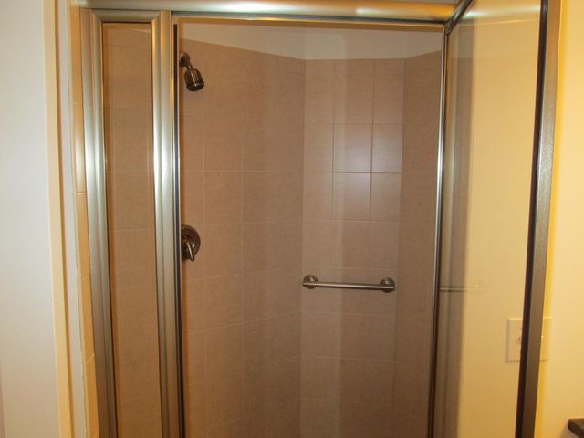 65 Hawthorne Dr Apt 110, Bedford, NH 03110