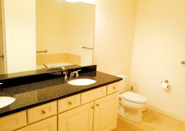 65 Hawthorne Dr Apt 110, Bedford, NH 03110