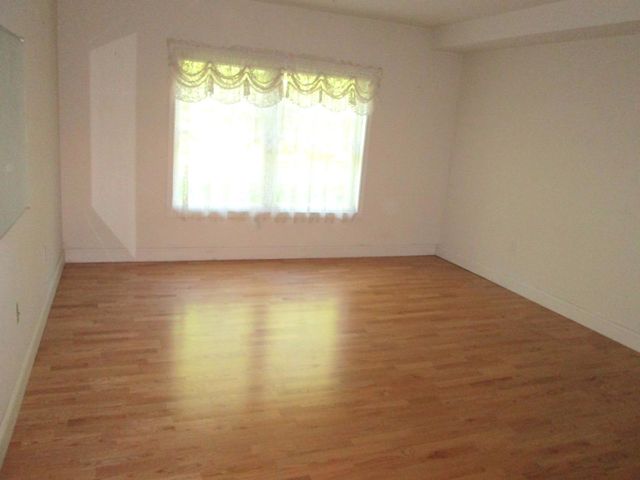65 Hawthorne Dr Apt 110, Bedford, NH 03110