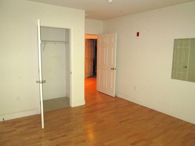 65 Hawthorne Dr Apt 110, Bedford, NH 03110