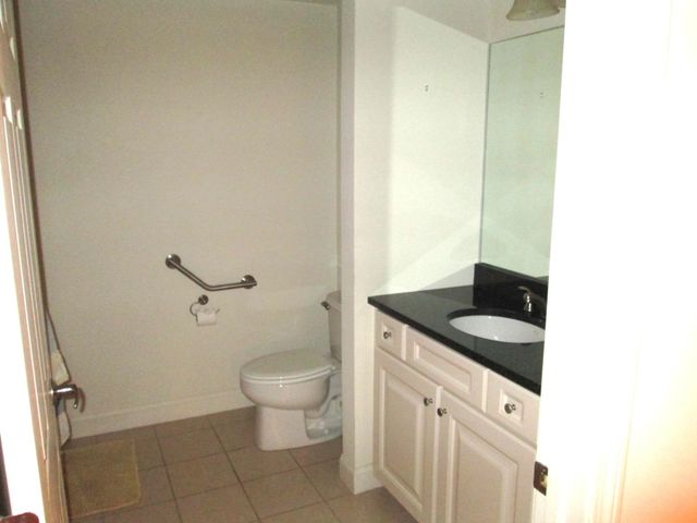 65 Hawthorne Dr Apt 110, Bedford, NH 03110