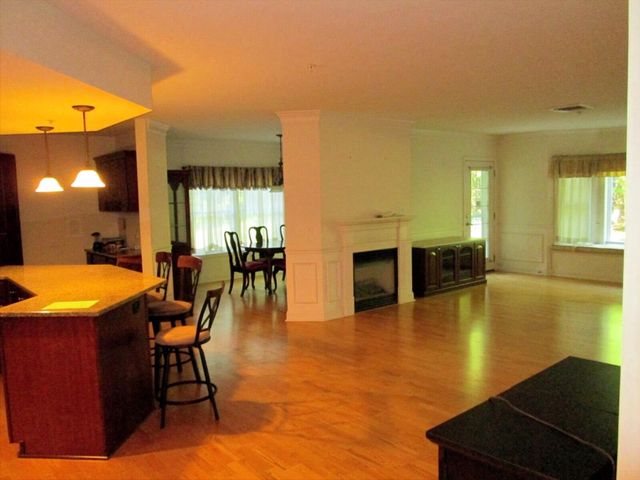 65 Hawthorne Dr Apt 110, Bedford, NH 03110