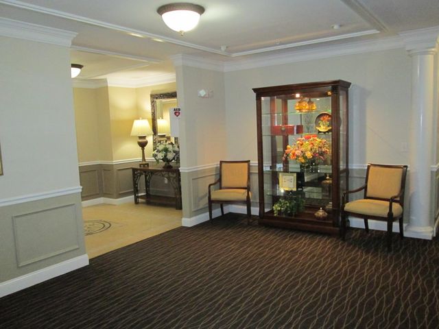 65 Hawthorne Dr Apt 110, Bedford, NH 03110