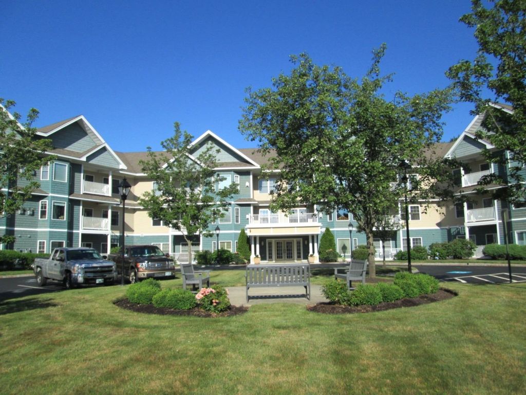 65 Hawthorne Dr Apt 110, Bedford, NH 03110