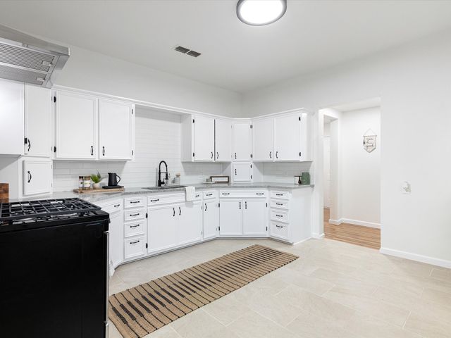 611 Cherry Street, Bowie, TX 76230