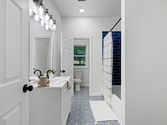 611 Cherry Street, Bowie, TX 76230