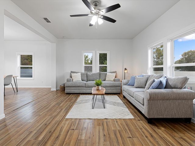 611 Cherry Street, Bowie, TX 76230