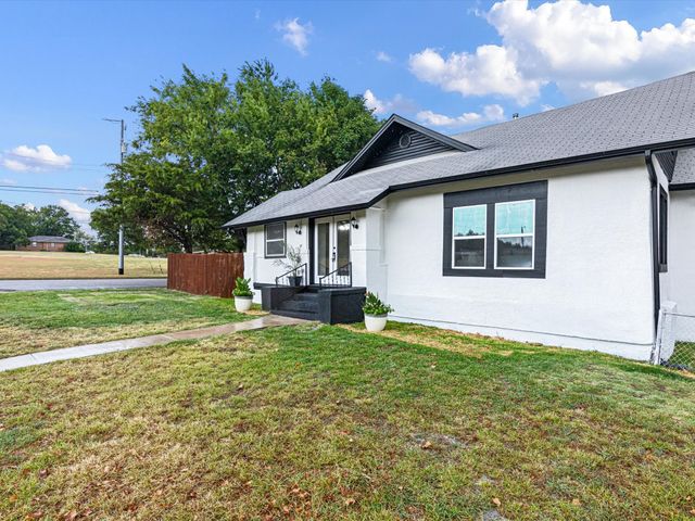 611 Cherry Street, Bowie, TX 76230