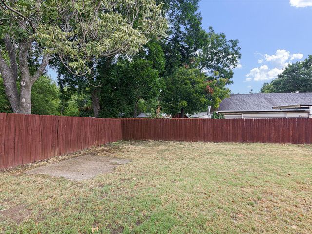 611 Cherry Street, Bowie, TX 76230