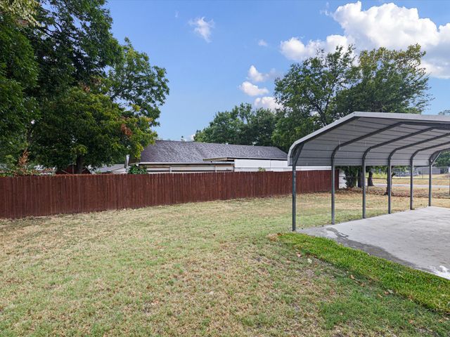 611 Cherry Street, Bowie, TX 76230