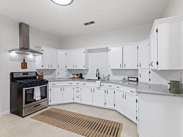 611 Cherry Street, Bowie, TX 76230