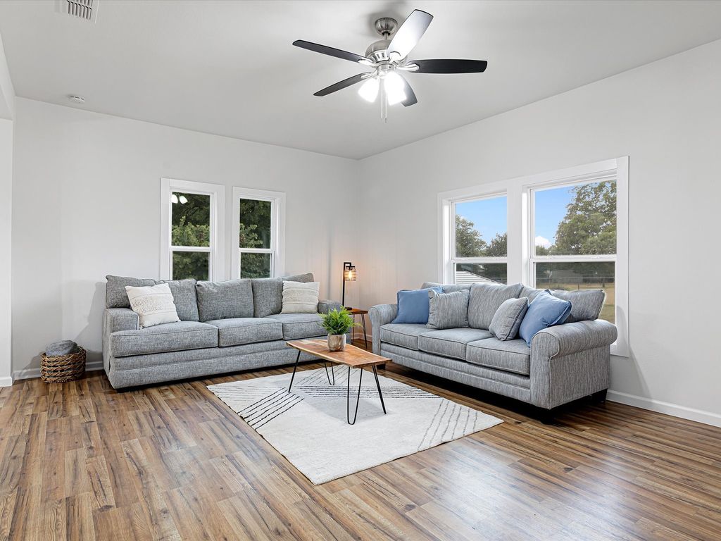 611 Cherry Street, Bowie, TX 76230