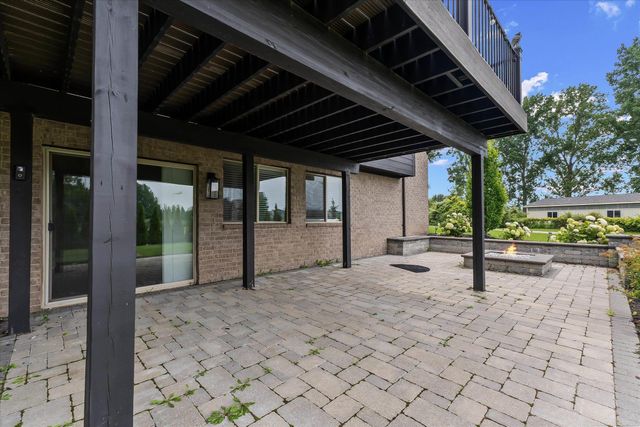 50155 N Anita Way, Macomb Twp, MI 48044