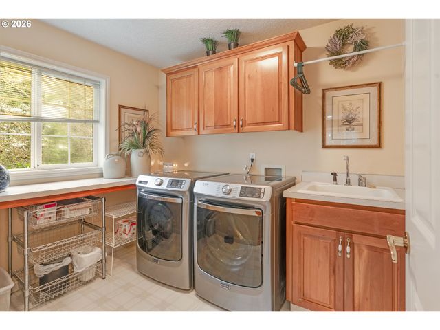 2770 Ne ROBERTS Ln, Newberg, OR 97132