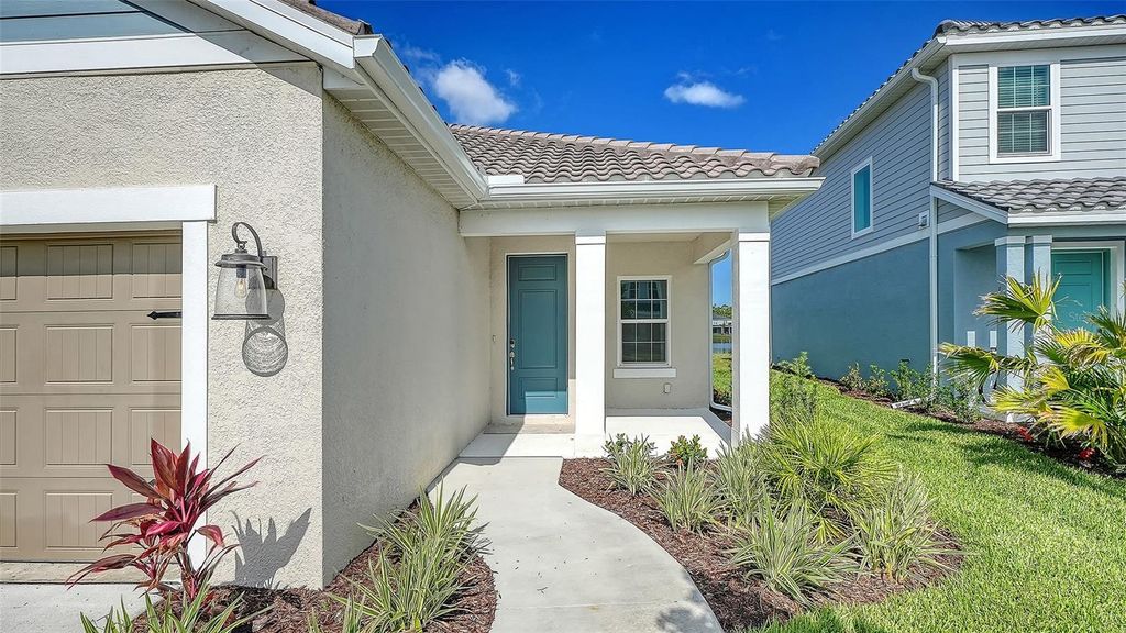 Image 2 of property listing at 9866 CRYSTAL ISLES CIRCLE, Sarasota, FL 34241