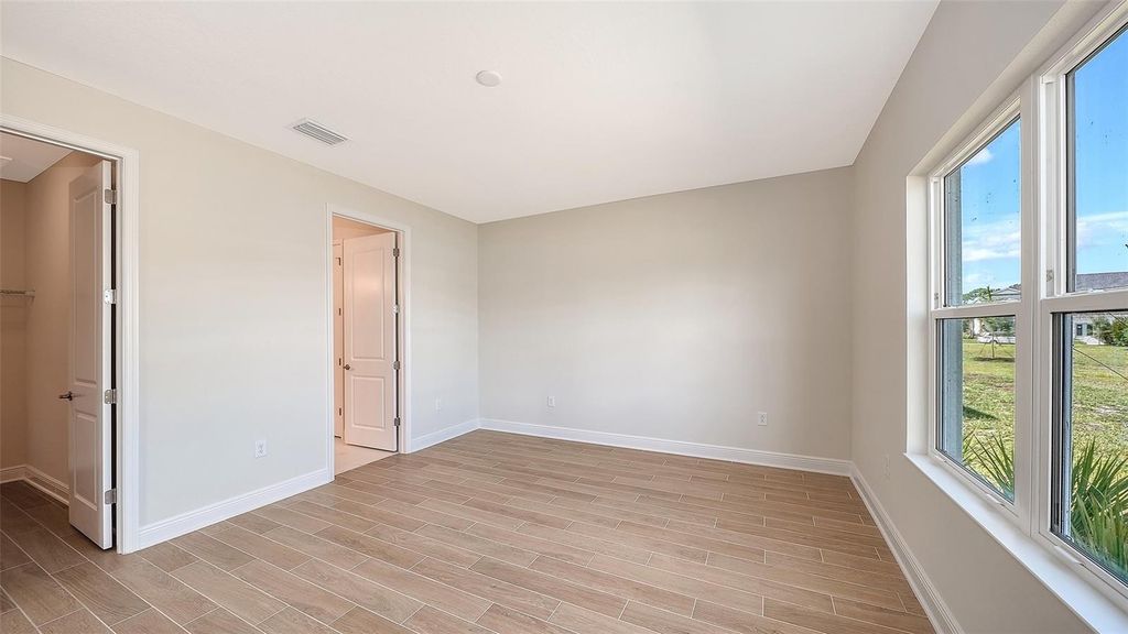 Image 19 of property listing at 9866 CRYSTAL ISLES CIRCLE, Sarasota, FL 34241