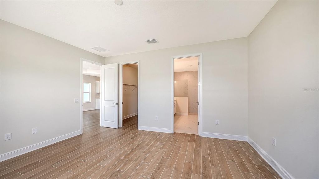 Image 20 of property listing at 9866 CRYSTAL ISLES CIRCLE, Sarasota, FL 34241