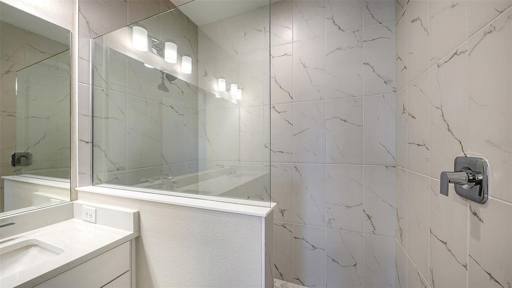 Image 22 of property listing at 9866 CRYSTAL ISLES CIRCLE, Sarasota, FL 34241