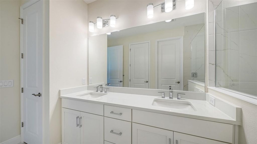 Image 23 of property listing at 9866 CRYSTAL ISLES CIRCLE, Sarasota, FL 34241