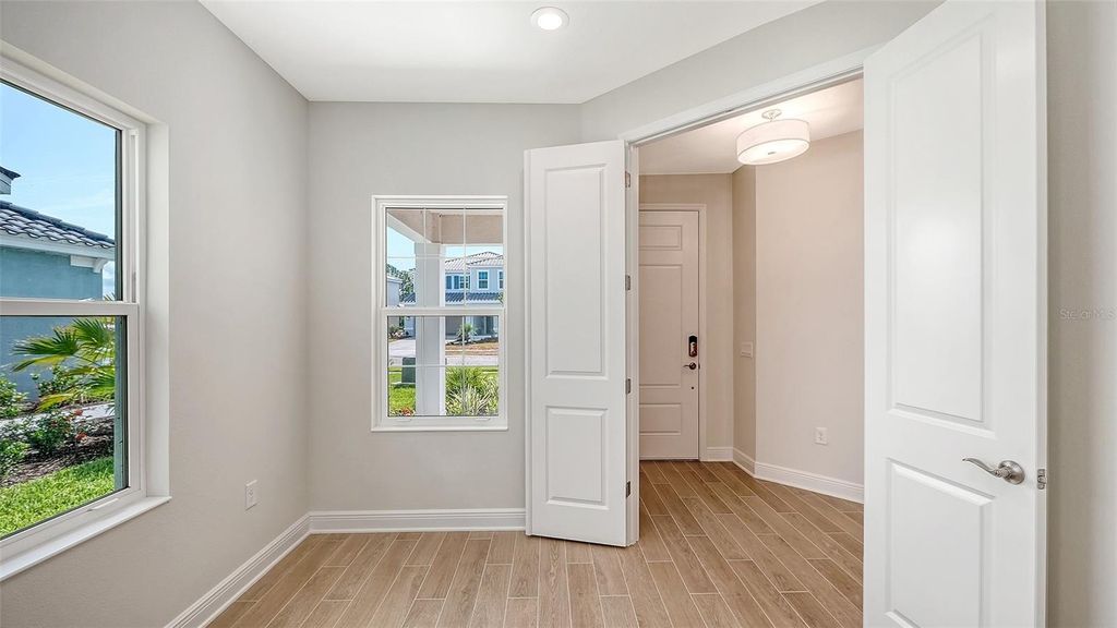 Image 33 of property listing at 9866 CRYSTAL ISLES CIRCLE, Sarasota, FL 34241