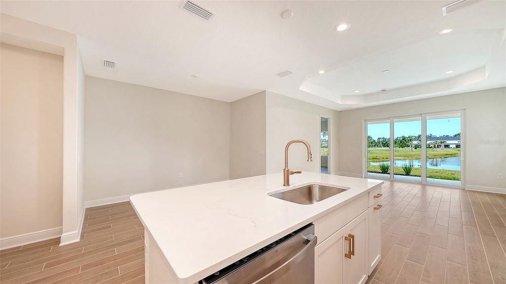 Image 10 of property listing at 9866 CRYSTAL ISLES CIRCLE, Sarasota, FL 34241