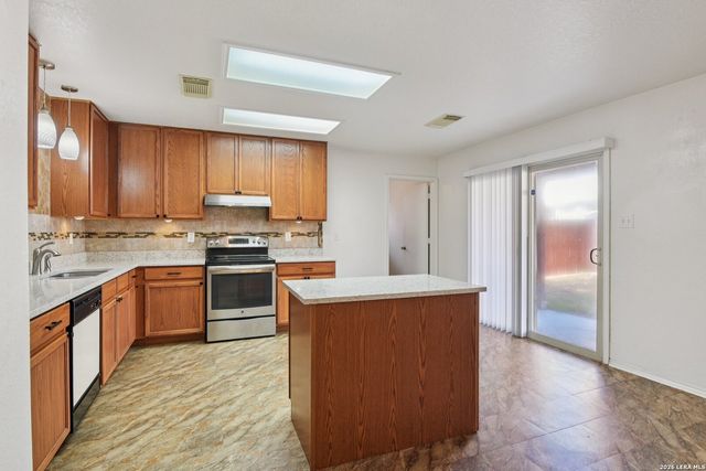 5015 Viking Coral, San Antonio, TX 78244