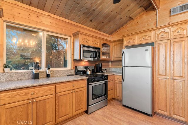 816 Chamois Drive, Crestline, CA 92325