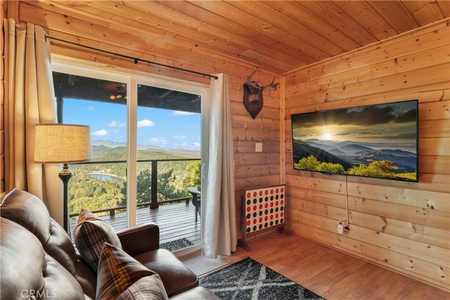 816 Chamois Drive, Crestline, CA 92325