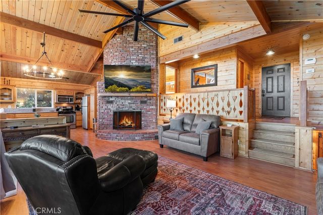 816 Chamois Drive, Crestline, CA 92325