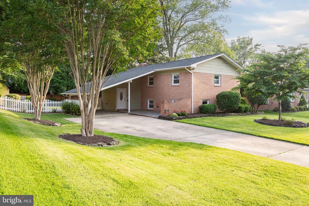2413 CHILDS LN, Alexandria, VA 22308