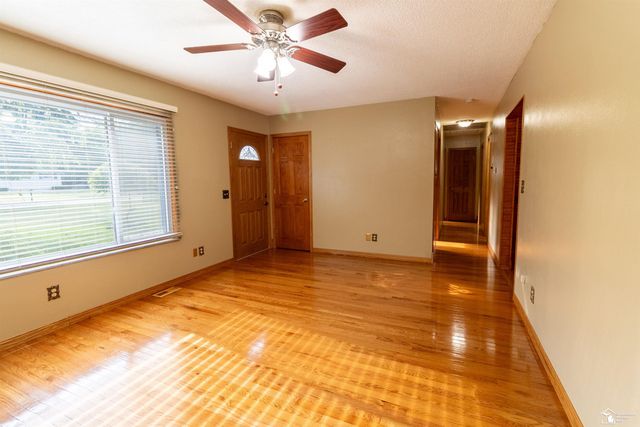 8940 Woodside Drive, Temperance, MI 48182