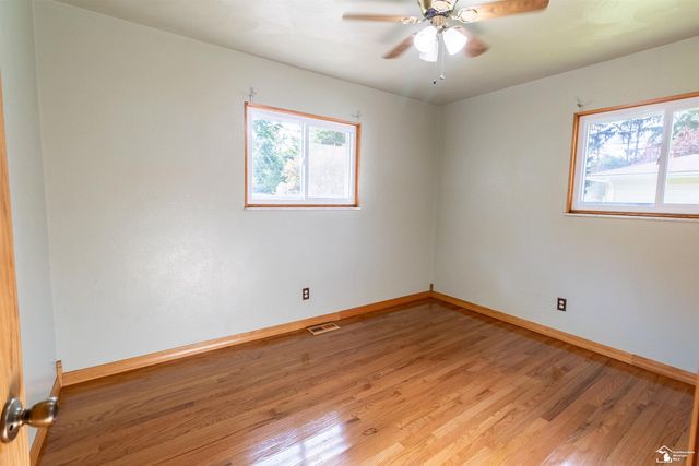 8940 Woodside Drive, Temperance, MI 48182