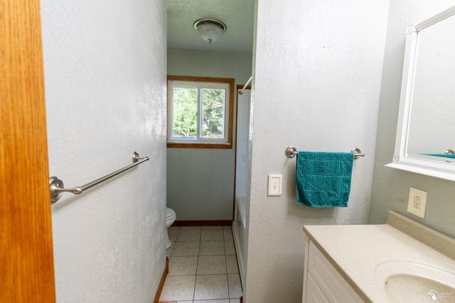 8940 Woodside Drive, Temperance, MI 48182