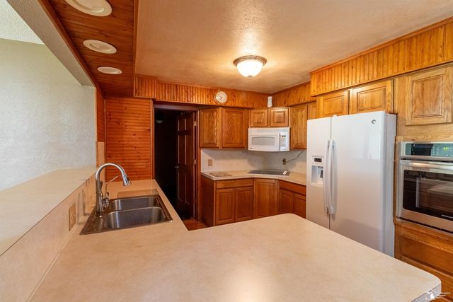 8940 Woodside Drive, Temperance, MI 48182
