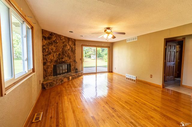 8940 Woodside Drive, Temperance, MI 48182