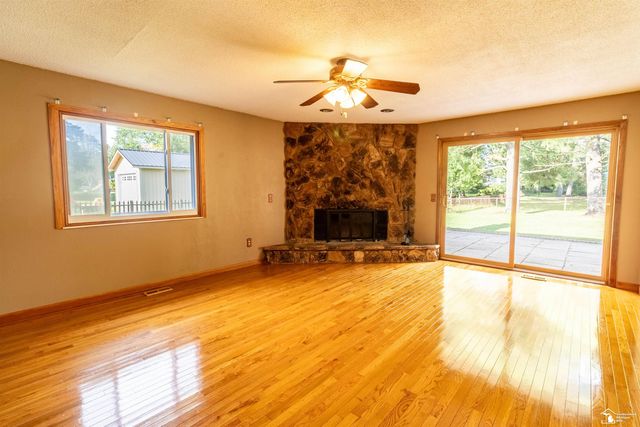 8940 Woodside Drive, Temperance, MI 48182