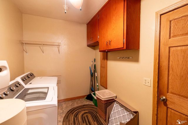 8940 Woodside Drive, Temperance, MI 48182